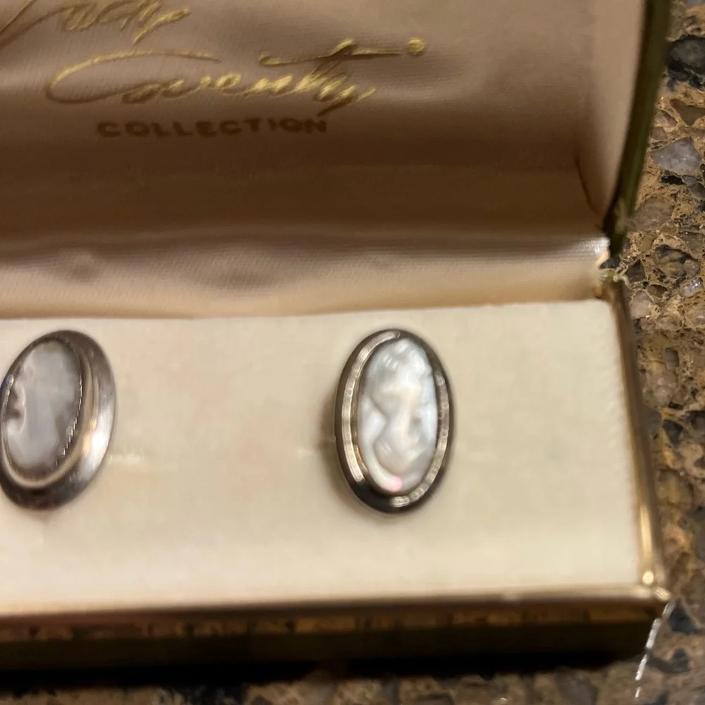 Vintage Lady Coventry Cameo Clip On Earrings - Picture 3 of 11